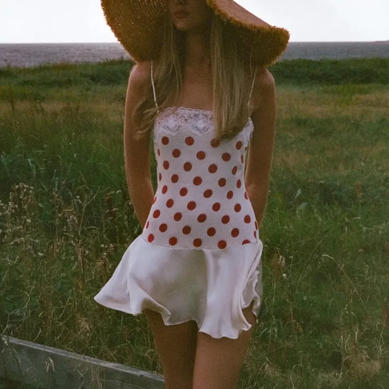 Mulheres y2k bolinhas cami vestido renda guarnição cinta de espaguete cetim plissado bainha bodycon mini vestido verão casual streetwear — image 3