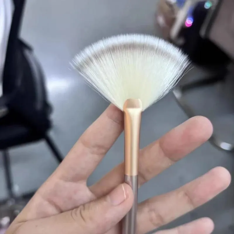 10/20/50PCS Multi-purpose Fan Shaped Brush Soft Highlighter Blusher Contour Loose Powder Brush Facial Mask Brush Beauty Tools — image 2