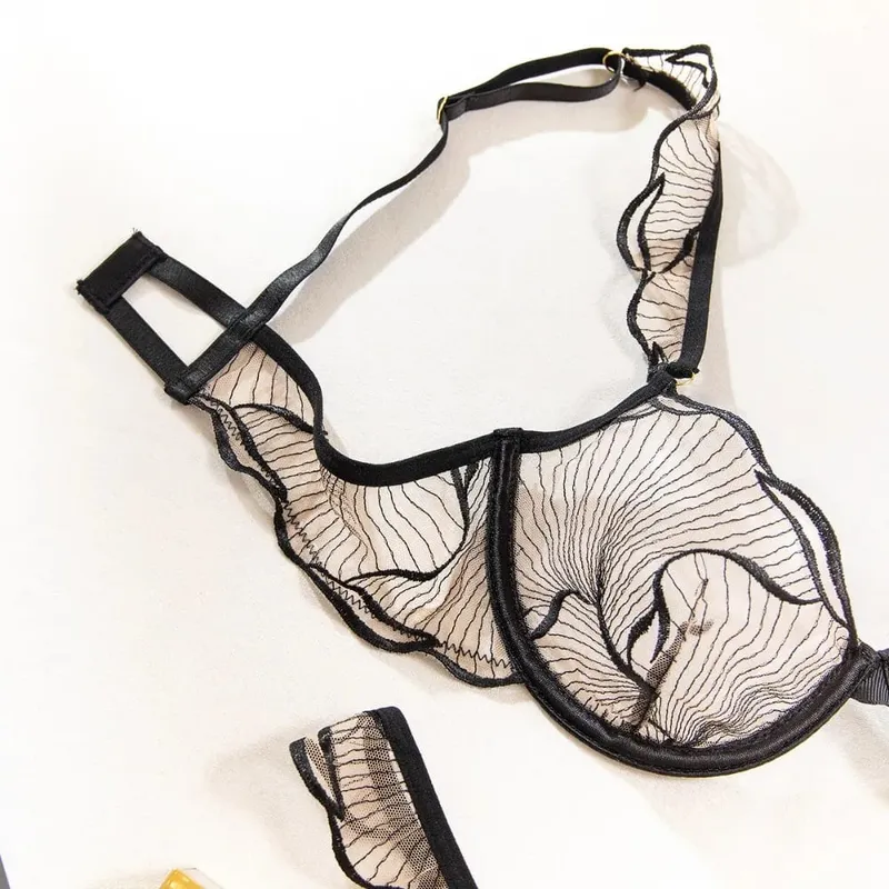 セクシーな Women French Hollow Lace Bra Set Floral Embroidery Ultra Thin Cup Minimizer Brassiere Stretchy Daily Lingerie 32 to 38