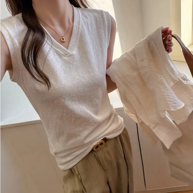 Solid-Color Cotton V-Neck Base Layer Tank Top Women's Soft Breathable Sleeveless Top Outerwear