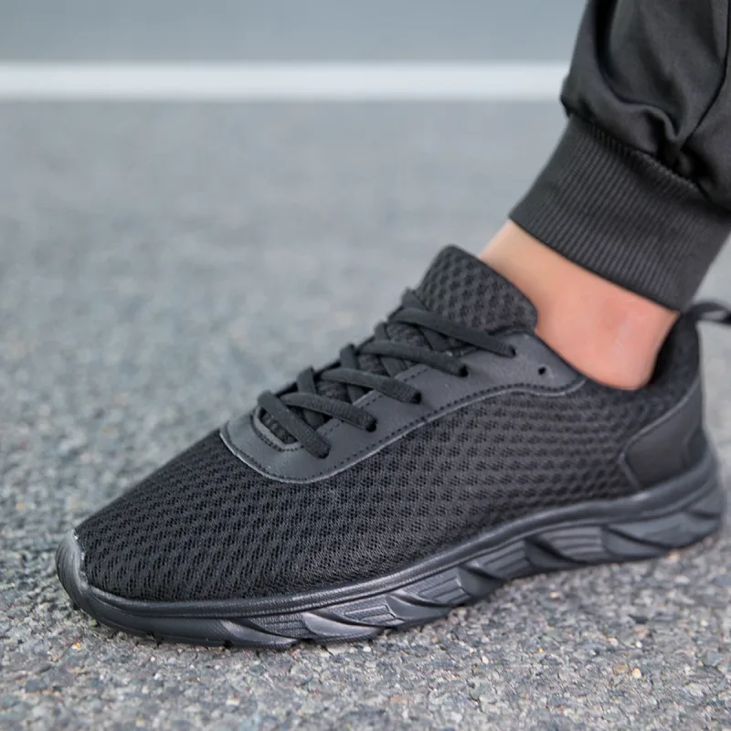 Chaussures de Sport noires solides pour hommes, tige en maille creuse, semelle légère antidérapante, entraînement décontracté, voyage quotidien, Sport de plein air