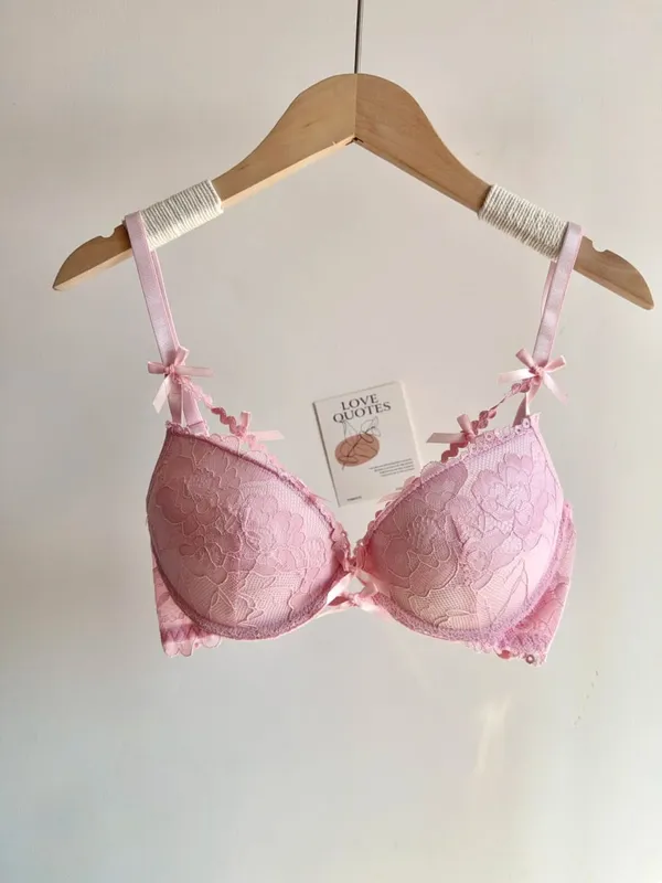 セクシーな Women Red Lace Bridal Lingerie Set Bowknot Push Up Bra Panty Small Bust Pure Style Wedding Party Intimate Underwear 32-38