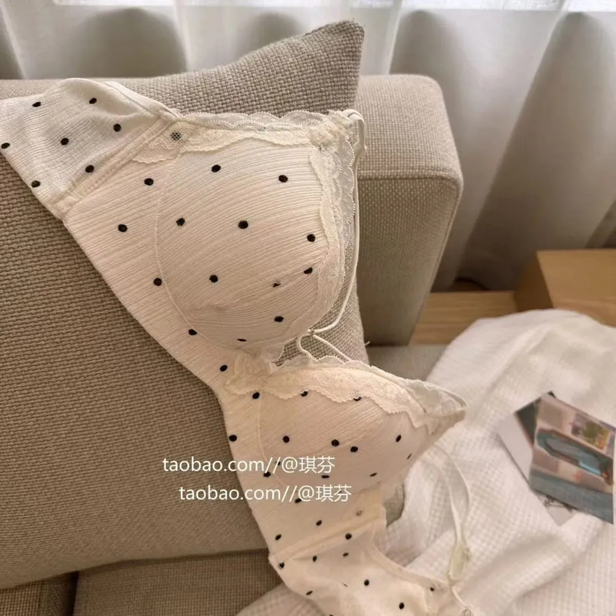 Sexy Lace Polka Dot Lingerie Set with Small Chest Gathered Comfortable Without Steel Ring Lingerie Two Piece Underwear Set — image 3