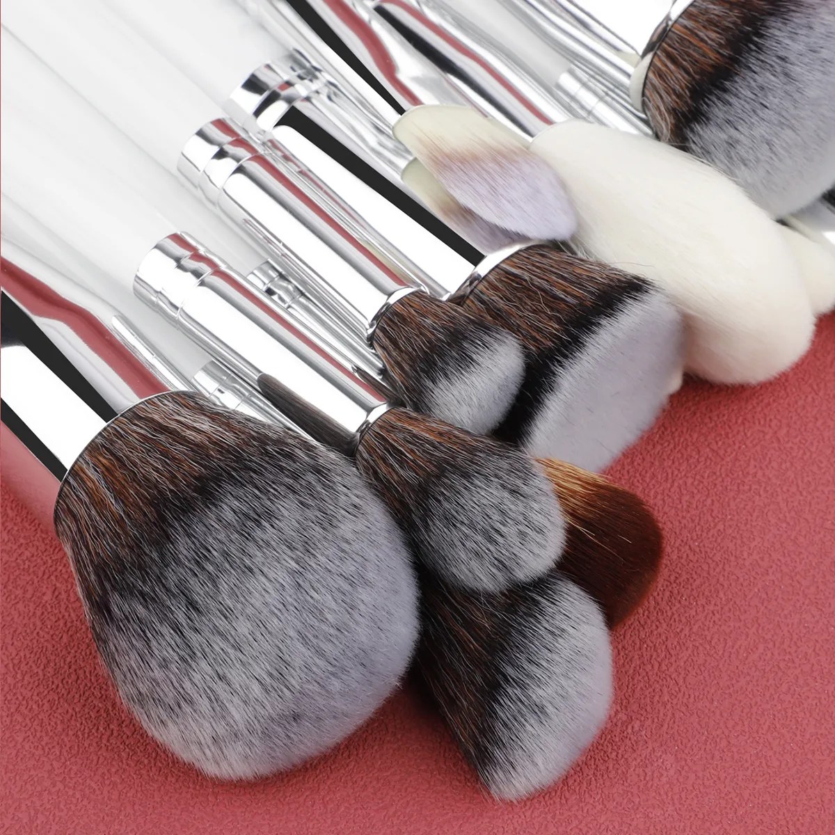 30pcs Professional Makeup Brushes Set Cosmetic Beauty Tools Foundation Eyeshadow Concealer Blend Brushes Fluffy Bristle Powder — image 2