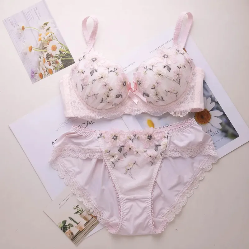 Japanese Style Thin Embroidered Girls Bra Set Soft Underwire Sweet Cute Large Cup Brassiere & Panty Lingerie Set