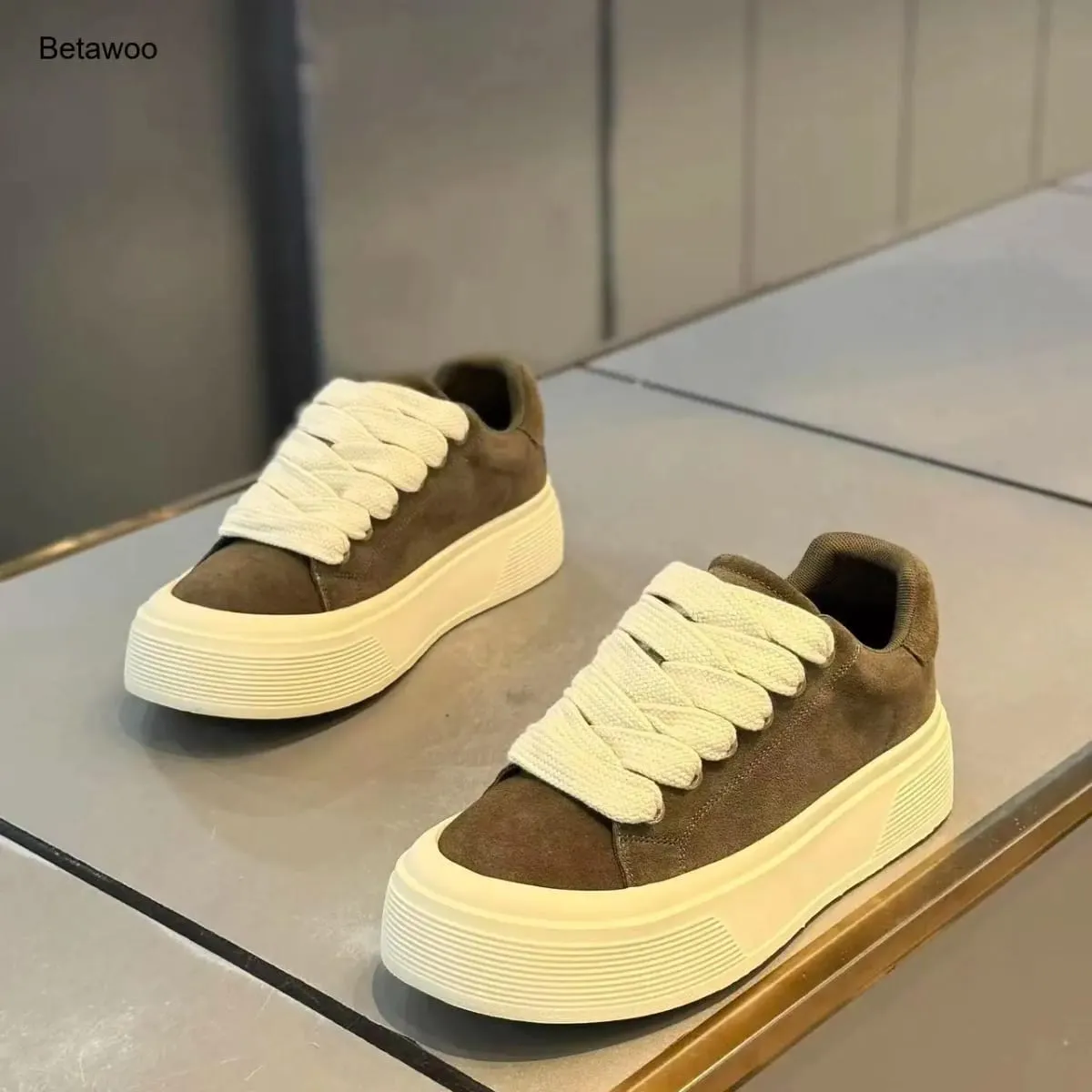 Men Suede Platform Sneakers Thick Sole Casual Skate Shoes Lace Up Comfortable Non Slip Retro Sports Shoes for Men — image 4