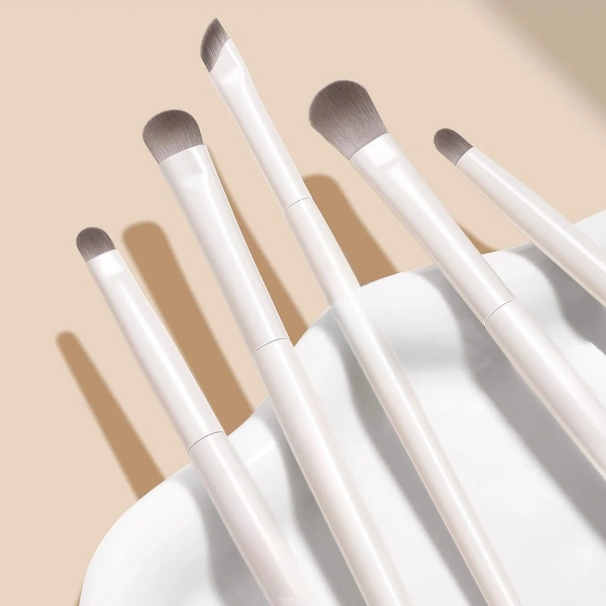 Eye Shadow Brush Set for Beginners Including Color Application Under-Eye Liner and Blending Detail Brushes — image 2