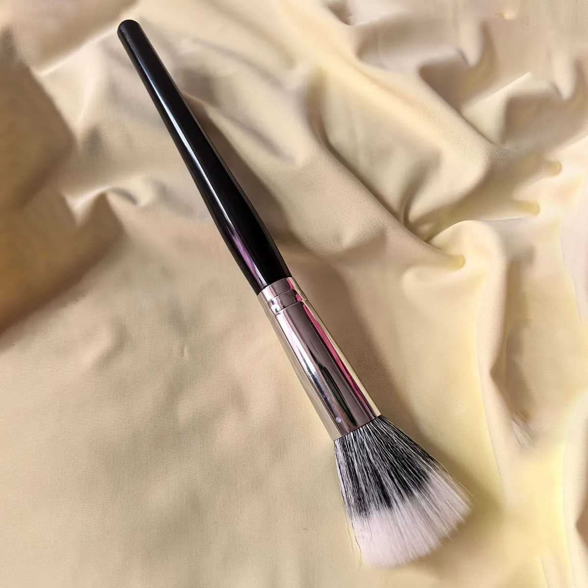 2 PCS Multitask Makeup Brush Professional Blush Contour Brush Soft Synthetic Fiber Make Up Brushes — image 2