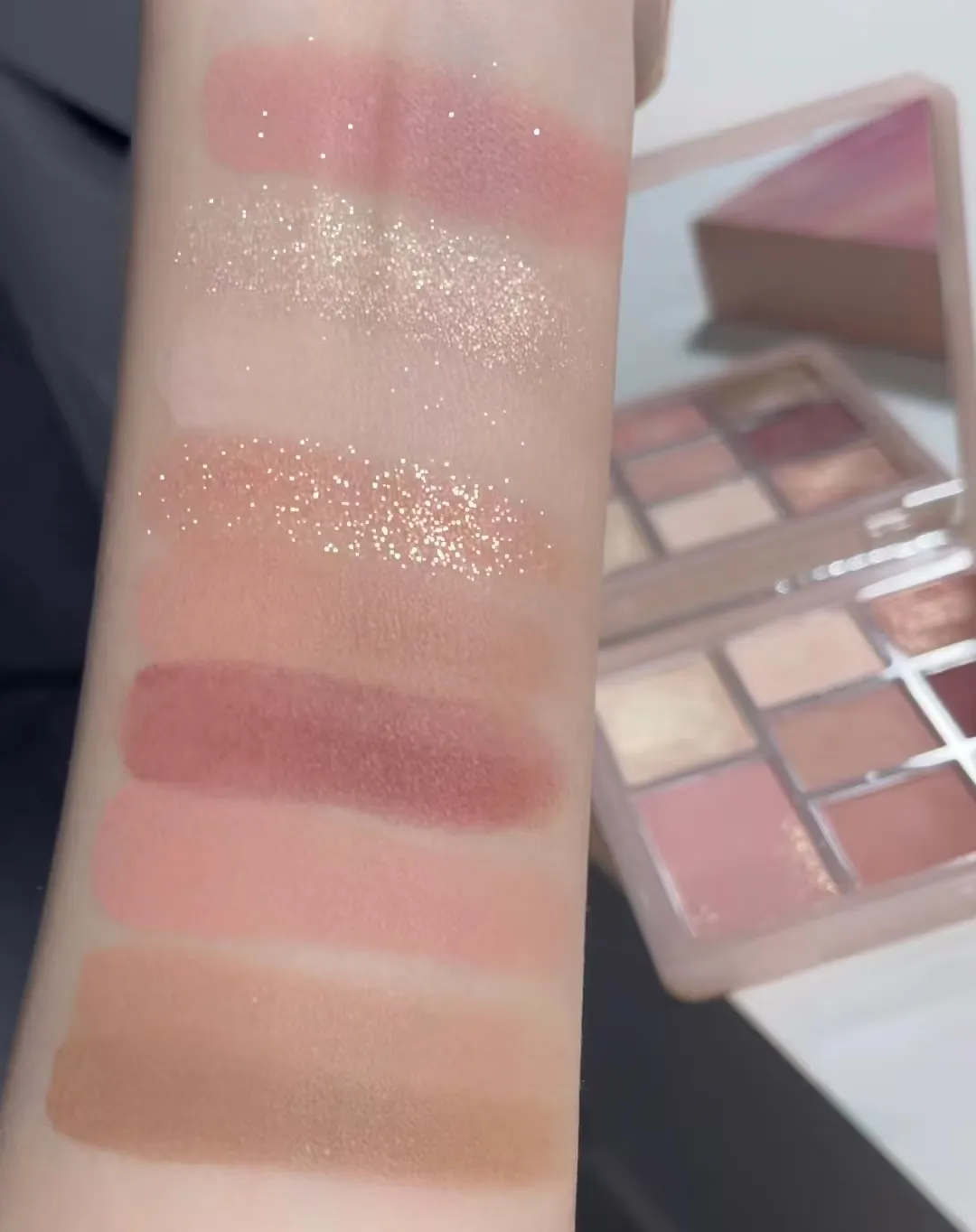 Gogotales 9 Colors Eyeshadow Palette Matte Shimmer Glitter Fine Flash Low Saturation Tone Easy to Apply Eye Makeup