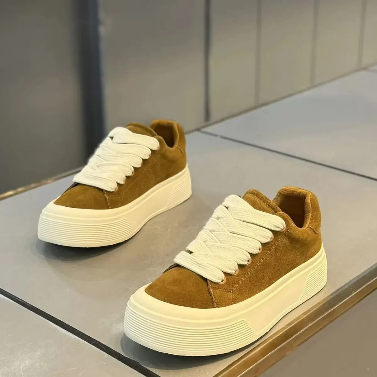 Men Suede Platform Sneakers Thick Sole Casual Skate Shoes Lace Up Comfortable Non Slip Retro Sports Shoes for Men — image 8