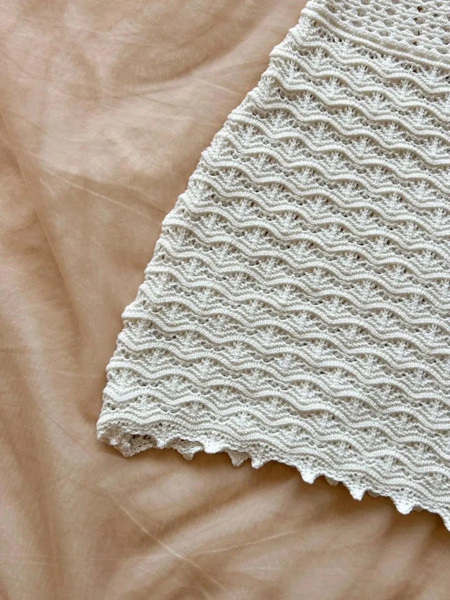Vestido feminino branco de crochê frente única sem mangas — image 3