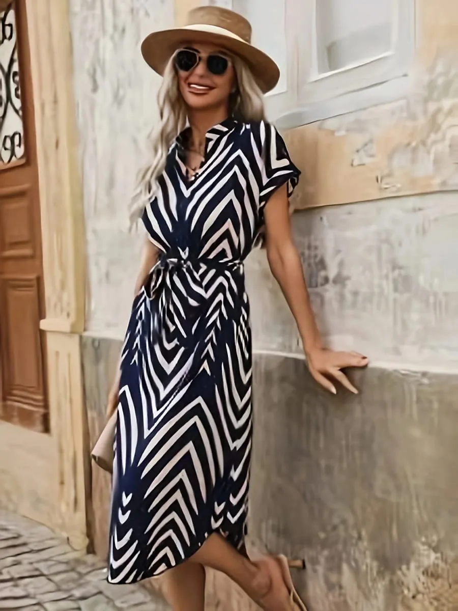 2024 Nya modekläder för sommaren Dam Elegant och avslappnad V-ringad Kortärmad Stripe Bekväm klänning med bälte — image 3