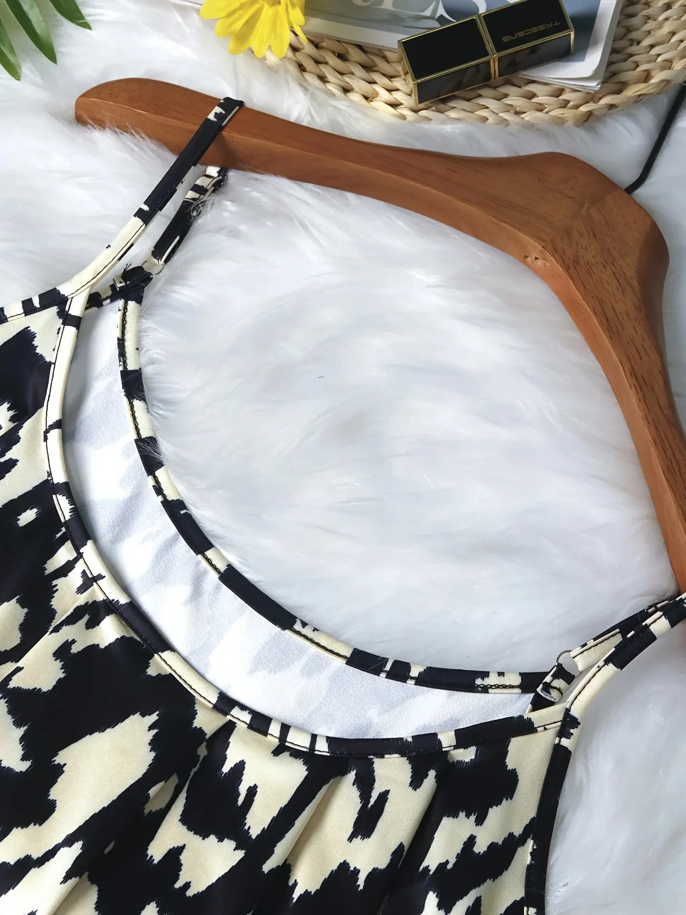 Plus Size Women's Sleeveless Leopard Print Top Stylish Loose Fit Camisole for Casual Chic Outfits — image 3