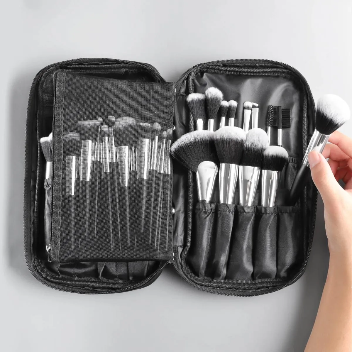 Professional 40Pcs Short Handle Makeup Brush Kit With Bag Complete Highlight Concealer Brow Tools For Daily Touch Up & Travel — image 3