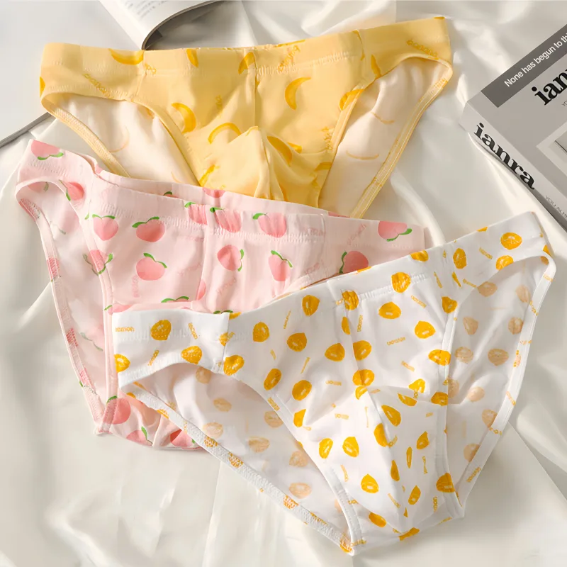 Pacote de três cuecas masculinas fofas e personalizadas de algodão com estampa de frutas, confortáveis e adequadas para a pele, roupas íntimas casuais respiráveis de cintura baixa para homens jovens — image 3