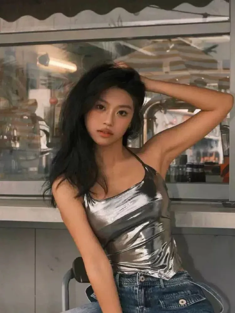 American hot girl bez záda halter top pro dámské léto nový stříbrný nepravidelný čistý touha sexy krátký top — image 3