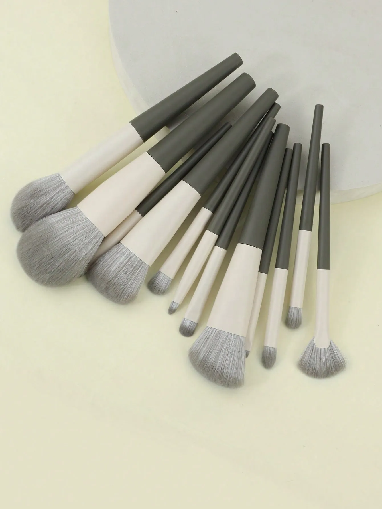 10 Pcs Professional Makeup Brush Set Handle Soft Nylon Bristle Foundation Blush Powder Eyeshadow Cosmetic Make‑up Brushes Kit — image 2