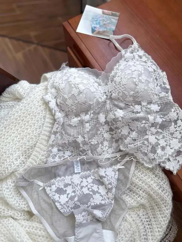 Elegant French Embroidered Halter Bra Small Chest Wrinkle-Free Lingerie Set Beauty Back UK Fit Adjustable Comfort Summer MOYISU