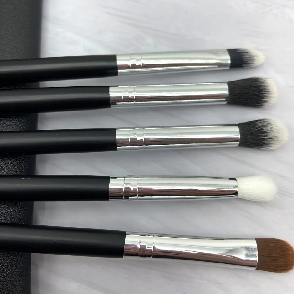 Versatile 11pcs Soft Synthetic Eyeshadow Brush Set with Nylon Bristles Wooden Handles Fragrance-Free for All Skin Types — image 2