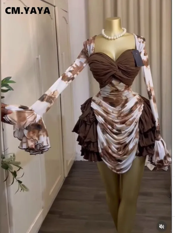 CM.YAYA Kvinnor Tie Dye Print Cascading Volanger Bell Långärmad Bodycon Ruched Draperad V-ringad Klänning Semester Strand Semesterklänningar