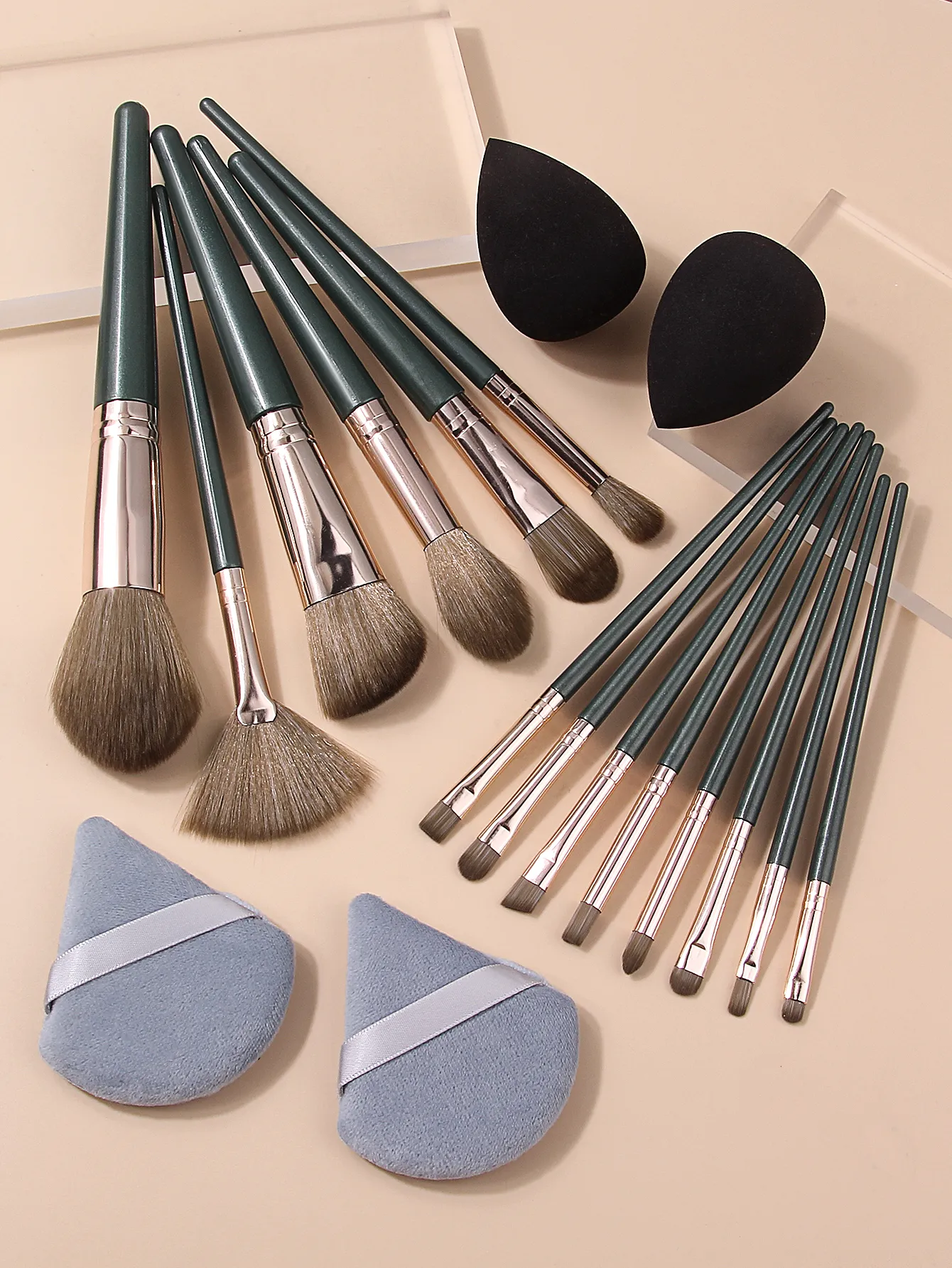 18Pcs Makeup Brush Set Soft Cosmetic Brushes for Powder Blush Eyeshadow Foundation with Beauty Sponge & Triangle Puff — image 3