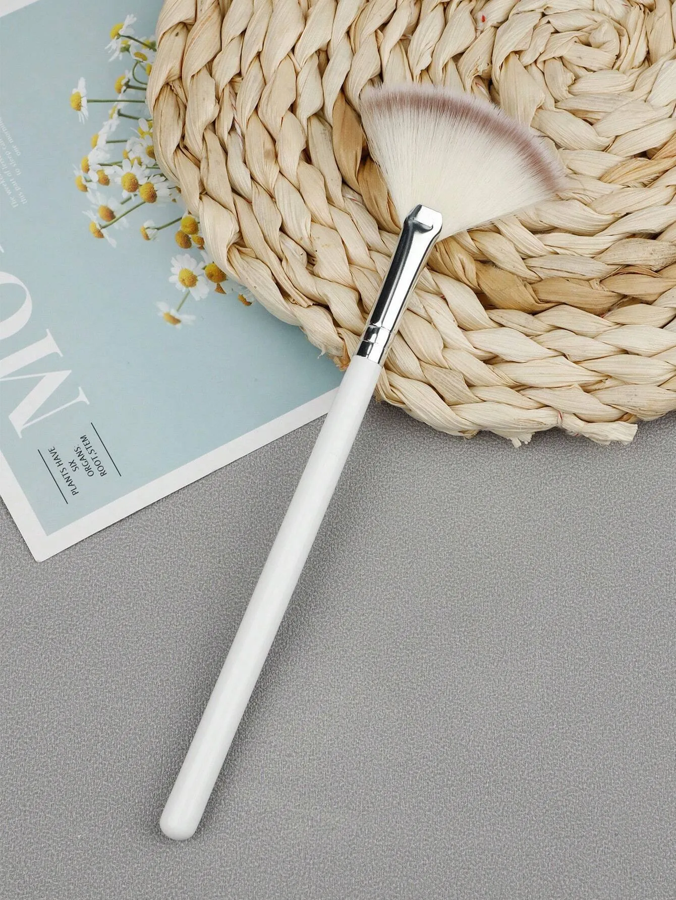 1pc Soft Facial Fan Brush Blush Fan Mask Brushes Slim Soft Face Mask Brush Applicator For Peel Glycolic Masks Makeup — image 4