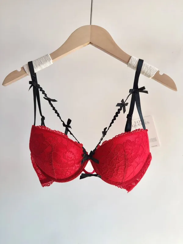 セクシーな Women Red Lace Bridal Lingerie Set Bowknot Push Up Bra Panty Small Bust Pure Style Wedding Party Intimate Underwear 32-38