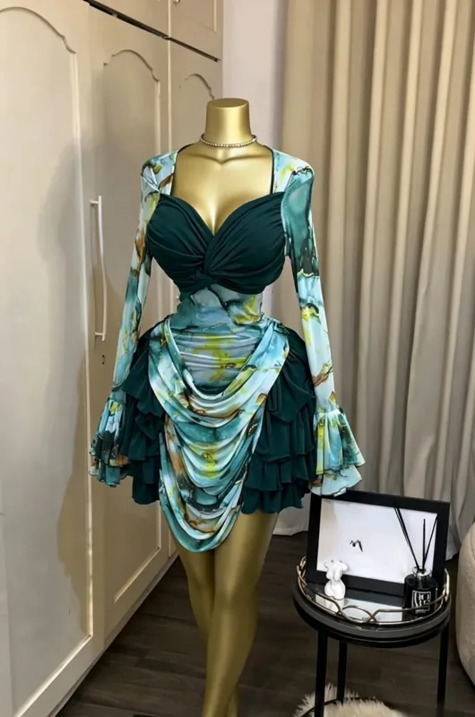 CM.YAYA Kvinnor Tie Dye Print Cascading Volanger Bell Långärmad Bodycon Ruched Draperad V-ringad Klänning Semester Strand Semesterklänningar — image 9