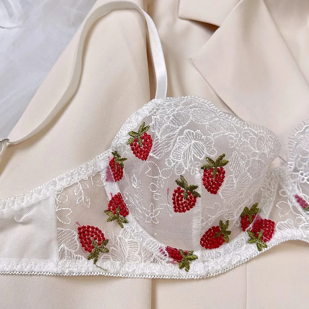 Sexy Mädchen Erdbeere Stickerei Perspektive Unterwäsche mit Stahlringen Damen süße transparente exotische Kleidung Anzug BH Slips — image 6