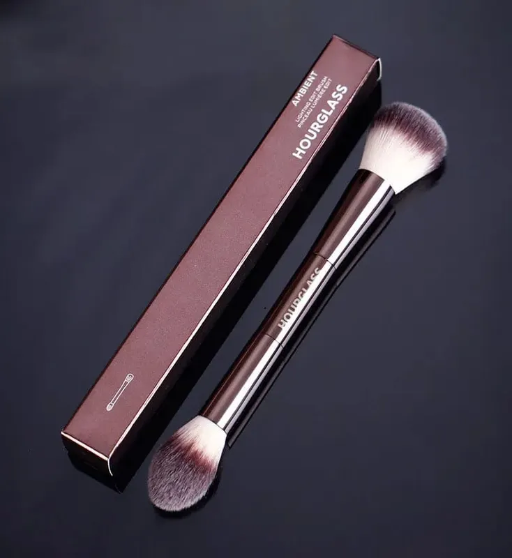 Single Makeup Brush Brown Synthetic Fiber Multi-Functional Powder Blush Brush Full Aluminum Handle Professional Makeup Tool 1 Pc