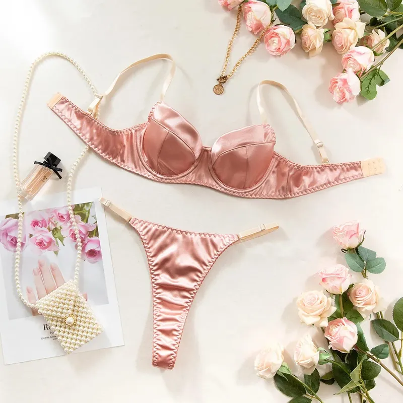 Sexig Lyxig Solid Satin Tunna Underkläder Girl's Sweet Gathering BH & stringset Kvinnliga Nytt Mode Eleganta underkläder Vardagsliv
