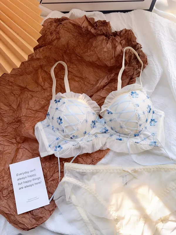 Strapless Lace Lingerie Set for Small Breasts Sweet & Sexy Bralette and Panty Set