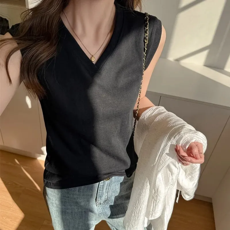 Solid-Color Cotton V-Neck Base Layer Tank Top Women's Soft Breathable Sleeveless Top Outerwear — image 4