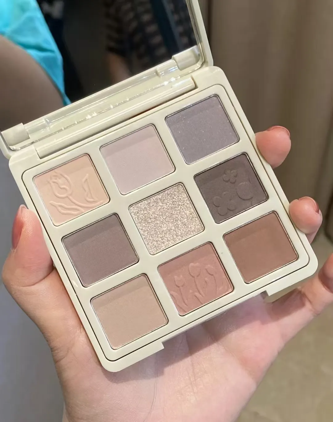 Gogotales 9 Colors Eyeshadow Palette Matte Shimmer Glitter Fine Flash Low Saturation Tone Easy to Apply Eye Makeup
