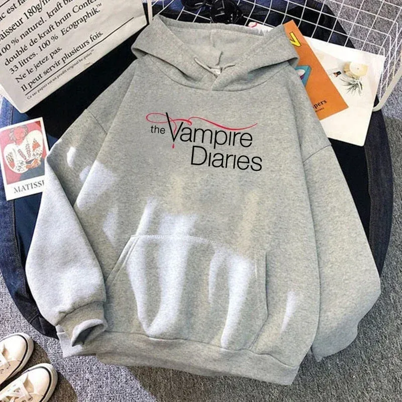 2026 Nyhet The Vampire Diaries Tryck Luvtröja Kvinnor Män Casual Toppar Höst Och Vinter Sweatshirts Långärmad Harajuku Pullover — image 18