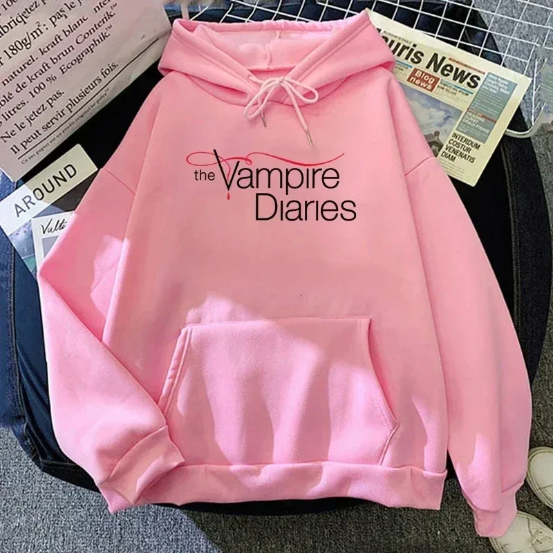 2026 Nyhet The Vampire Diaries Tryck Luvtröja Kvinnor Män Casual Toppar Höst Och Vinter Sweatshirts Långärmad Harajuku Pullover — image 17
