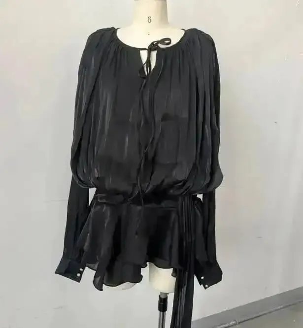 2026 nova moda verão roupas femininas em torno do pescoço lanterna mangas cetim vestido curto com shorts sob duas peças conjunto — image 13