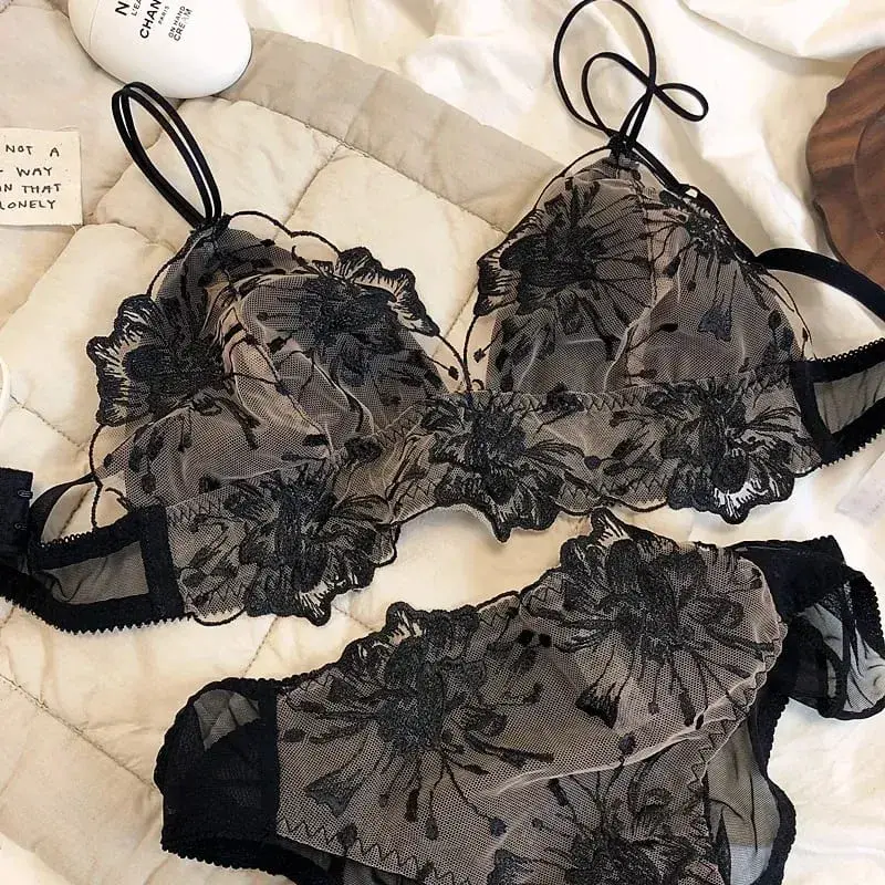 Embroidered Lace Bralette Set Triangle Cup Wireless Bra for Large Breasts Ultra Thin & Breathable Lingerie
