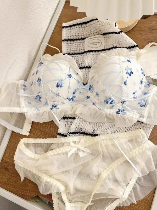 Underwear Sweet and Cute Lace Lingerie with Briefs Set Girl Heart Fresh Steel Ring Gathered Thin Bra Set Push Up Bralette — image 9