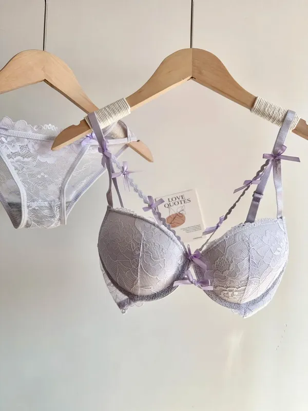 セクシーな Women Red Lace Bridal Lingerie Set Bowknot Push Up Bra Panty Small Bust Pure Style Wedding Party Intimate Underwear 32-38