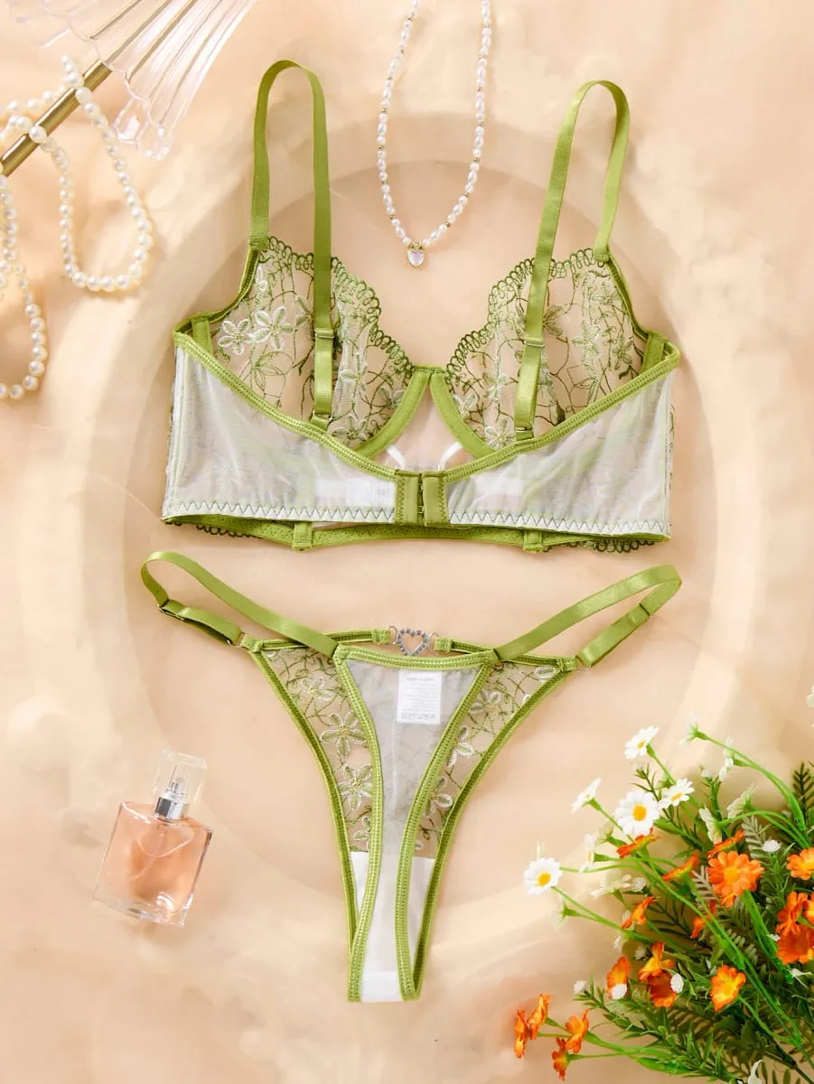 A4 blommig spetsunderkläderset för kvinnor bygel-bh & stringset Hjärta strass Sheer Mesh Sexiga franska underkläder Intim nattkläder — image 5