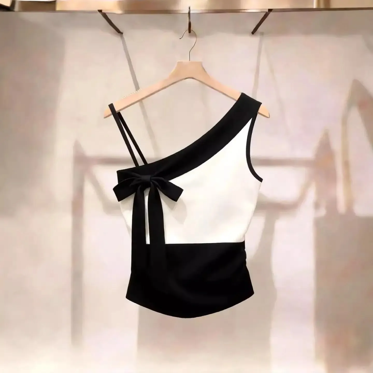 Summer New Contrast Bow Patchwork Off Shoulder Sexy Tanks Slim Sleeveless Elegant T Shirt Tops Temperament Trend Women Clothing — image 7