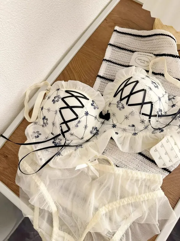 Underwear Sweet and Cute Lace Lingerie with Briefs Set Girl Heart Fresh Steel Ring Gathered Thin Bra Set Push Up Bralette — image 8
