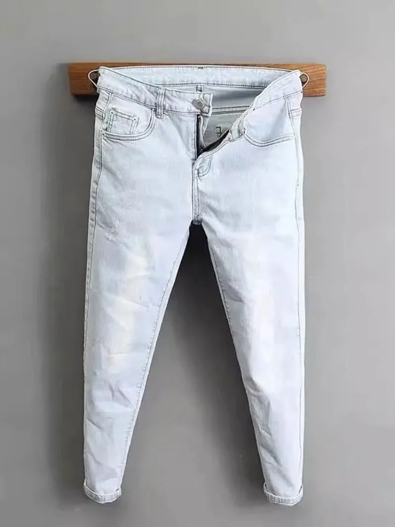Ropa de los años 2000, pantalones vaqueros de color claro para hombre, novedad de primavera y otoño de 2025, pantalones ajustados de color azul claro, pantalones elásticos de trabajo de marca a la moda