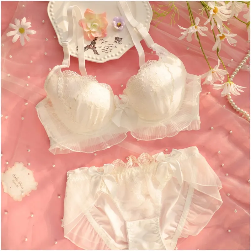 Pagbuburda manipis na seksyon ruffled underwear girls sweet and lovely lingerie breifs sets tatlong buckle gathered ladies bra set