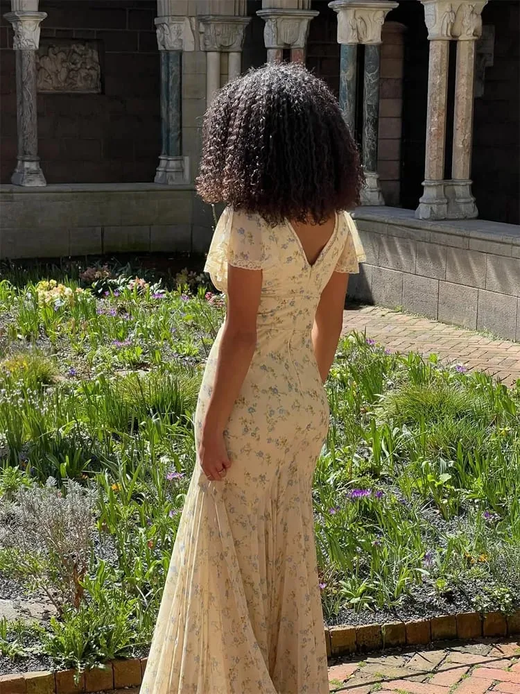 女性花柄シフォンマキシドレスロマンチックなディープ V ネックフラッタースリーブ高低レーストリムドレス 2026 夏エレガントなレディガウン