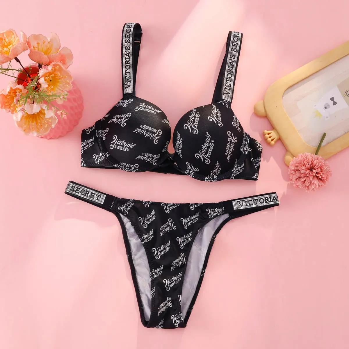Conjunto de sutiã e calcinha push up Victoria's Secret para mulheres com logotipo de strass alças de ombro roupa íntima de renda conjunto de lingerie sexy — image 6