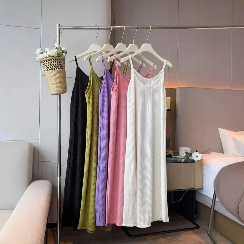 Original Black White Chiba Pleated Suspender Fashion Slimming Dress Pambabaeng Casual All-Match Loose Drooping Dress — image 4