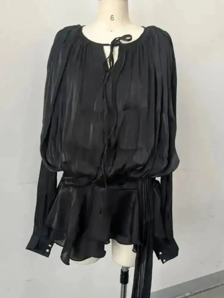2026 nova moda verão roupas femininas em torno do pescoço lanterna mangas cetim vestido curto com shorts sob duas peças conjunto — image 7