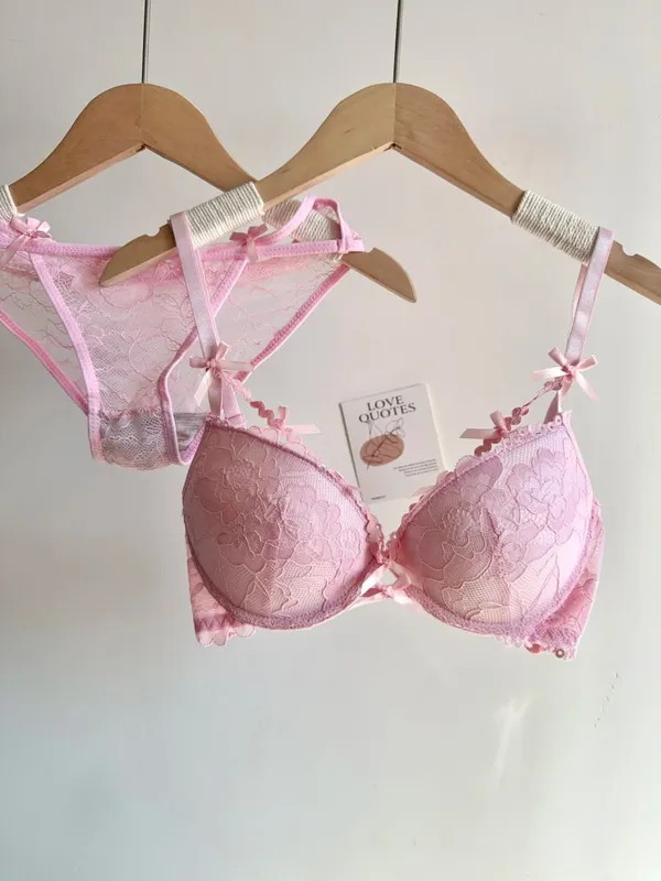 セクシーな Women Red Lace Bridal Lingerie Set Bowknot Push Up Bra Panty Small Bust Pure Style Wedding Party Intimate Underwear 32-38